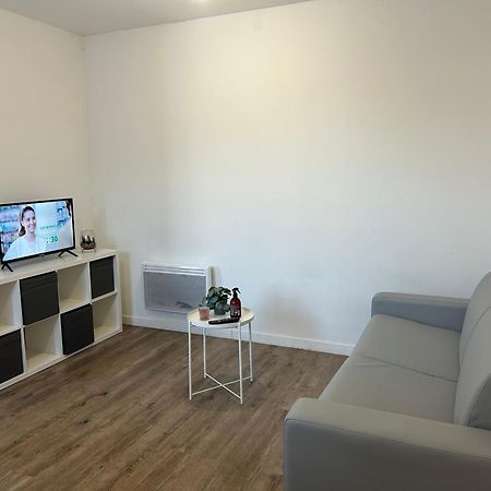 Superbe Studio Meuble Avec Parking Maubeuge Exterior foto