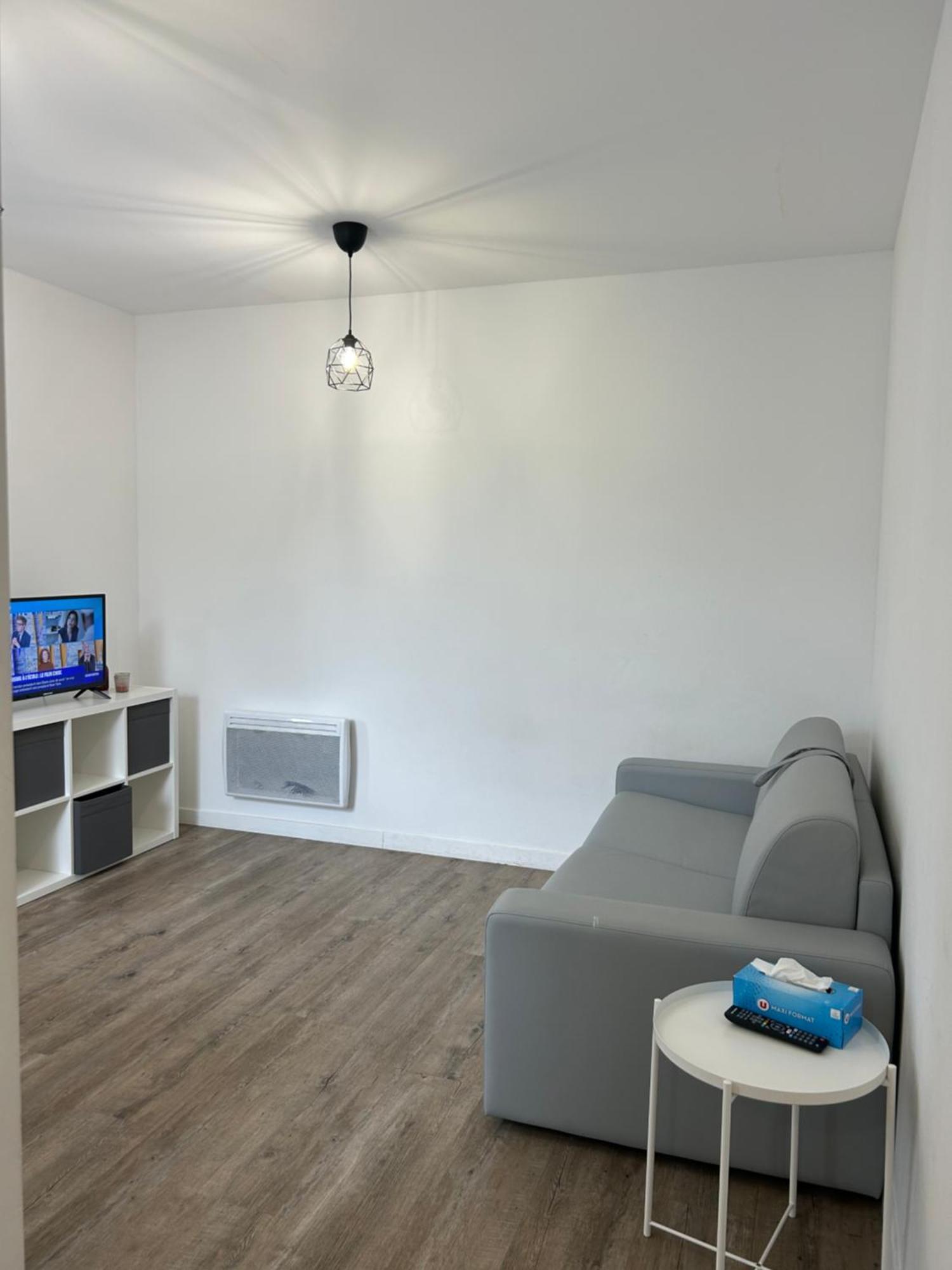 Superbe Studio Meuble Avec Parking Maubeuge Exterior foto